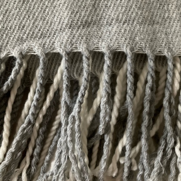 NWOT Plaid Blanket Scarf - Picture 2 of 4